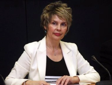 Απείλησε να παραιτηθεί η Παπακώστα: «Πάνο με καπελώνουν, φεύγω»